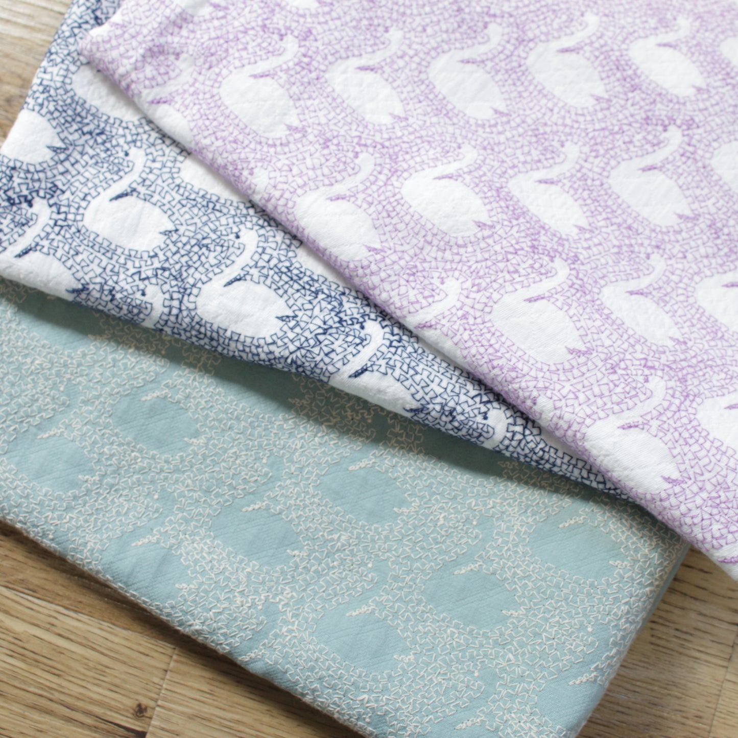 スワン刺繍 ー キルトドビー