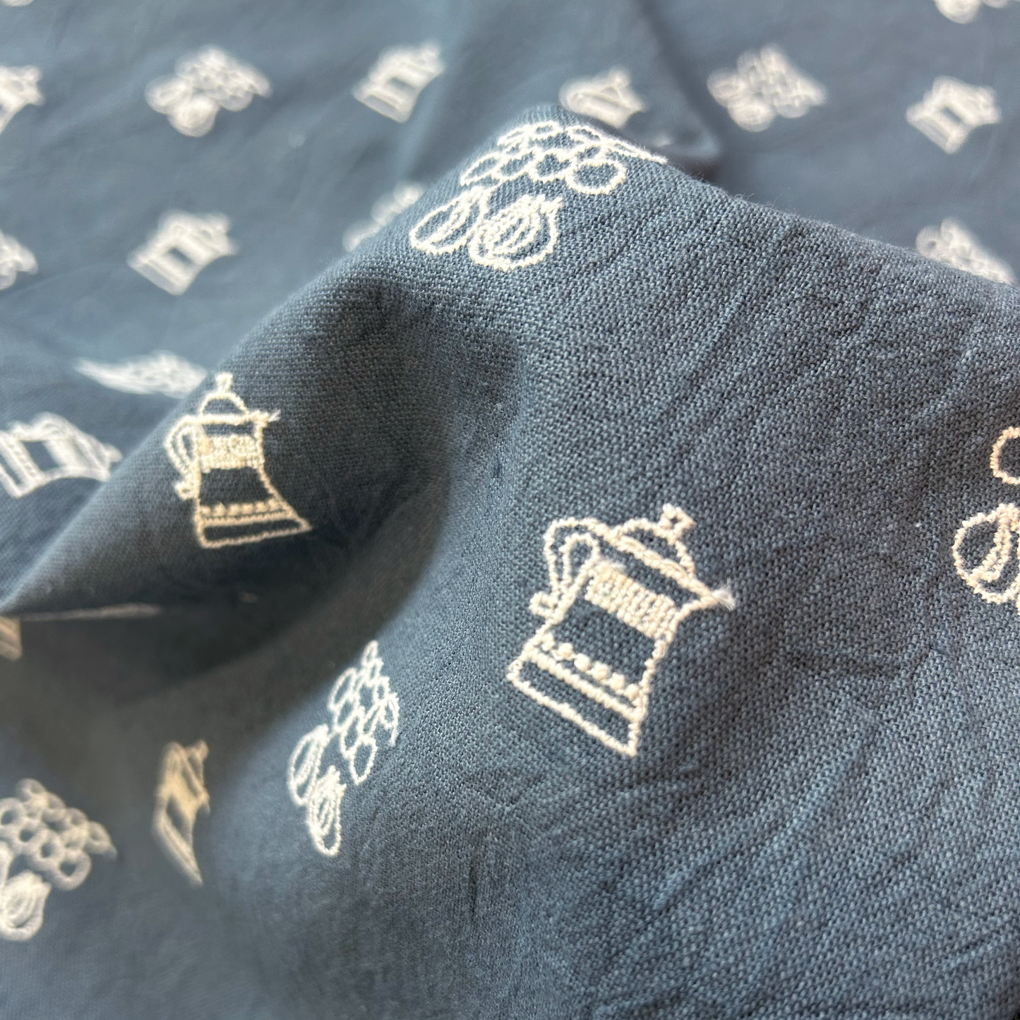 コットンリネンのキッチン刺繍