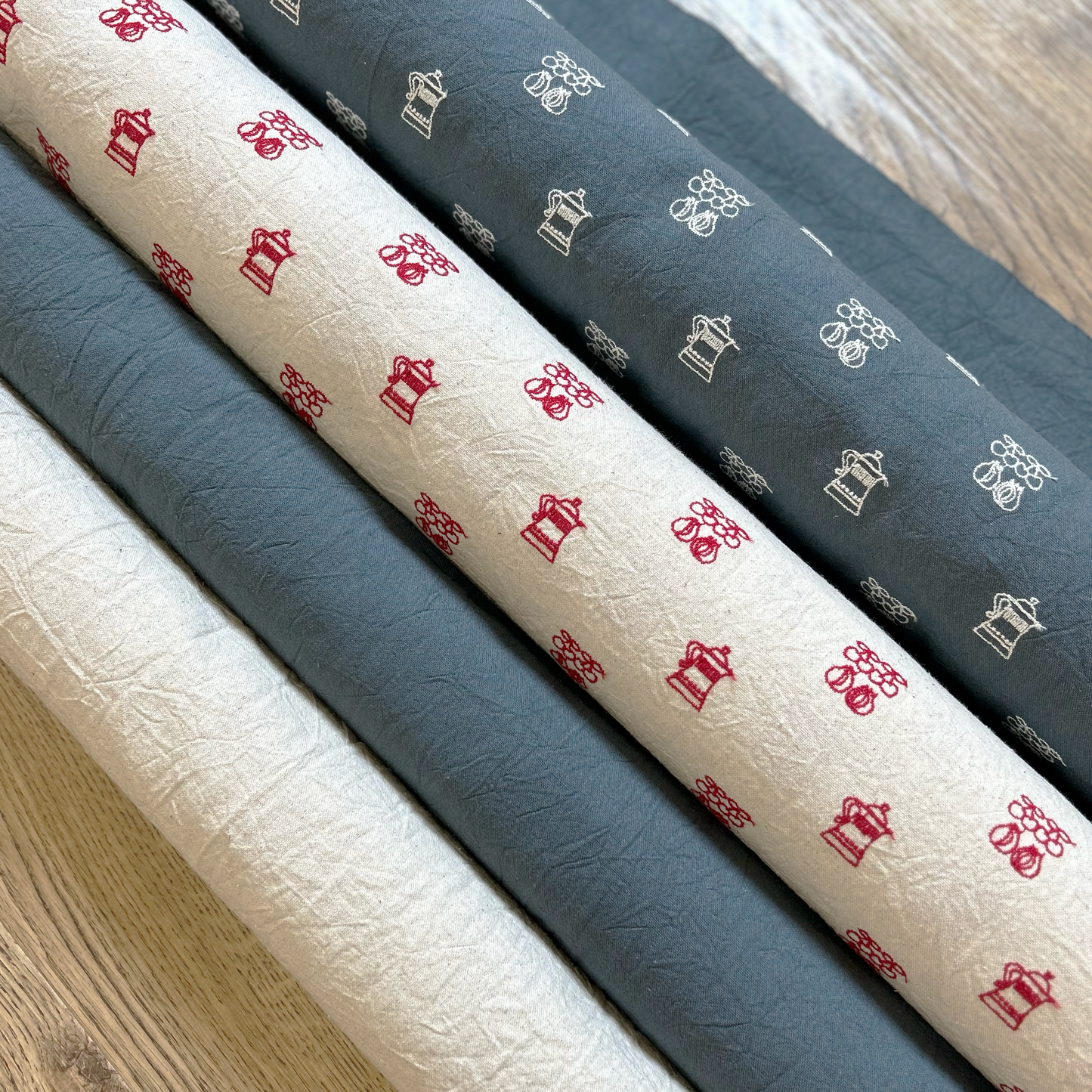 コットンリネンのキッチン刺繍