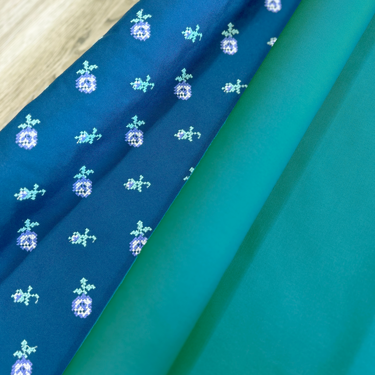 クロスステッチのお花刺繍オックス