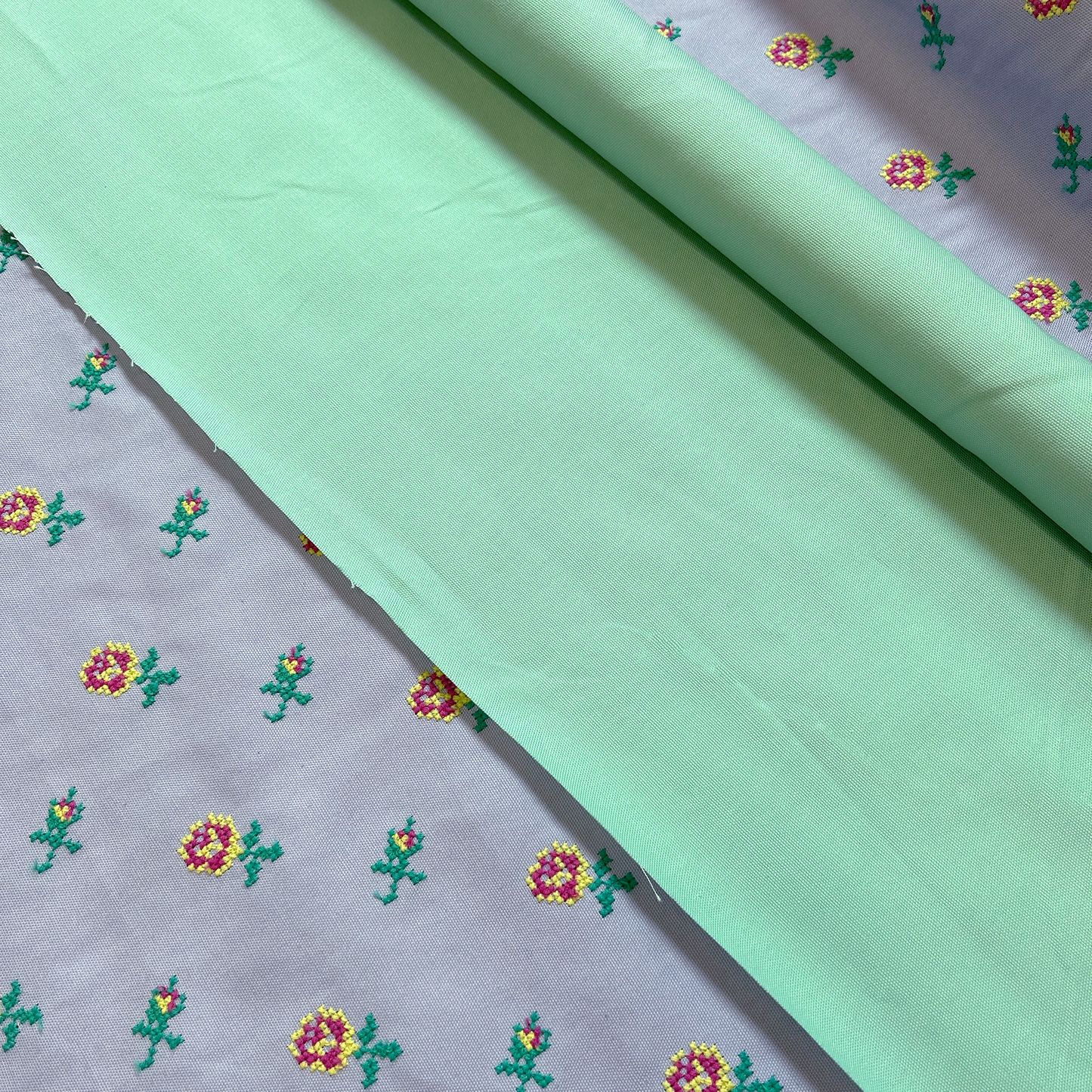 クロスステッチのお花刺繍オックス