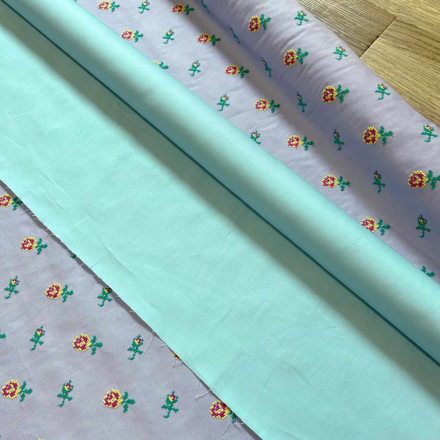 クロスステッチのお花刺繍オックス