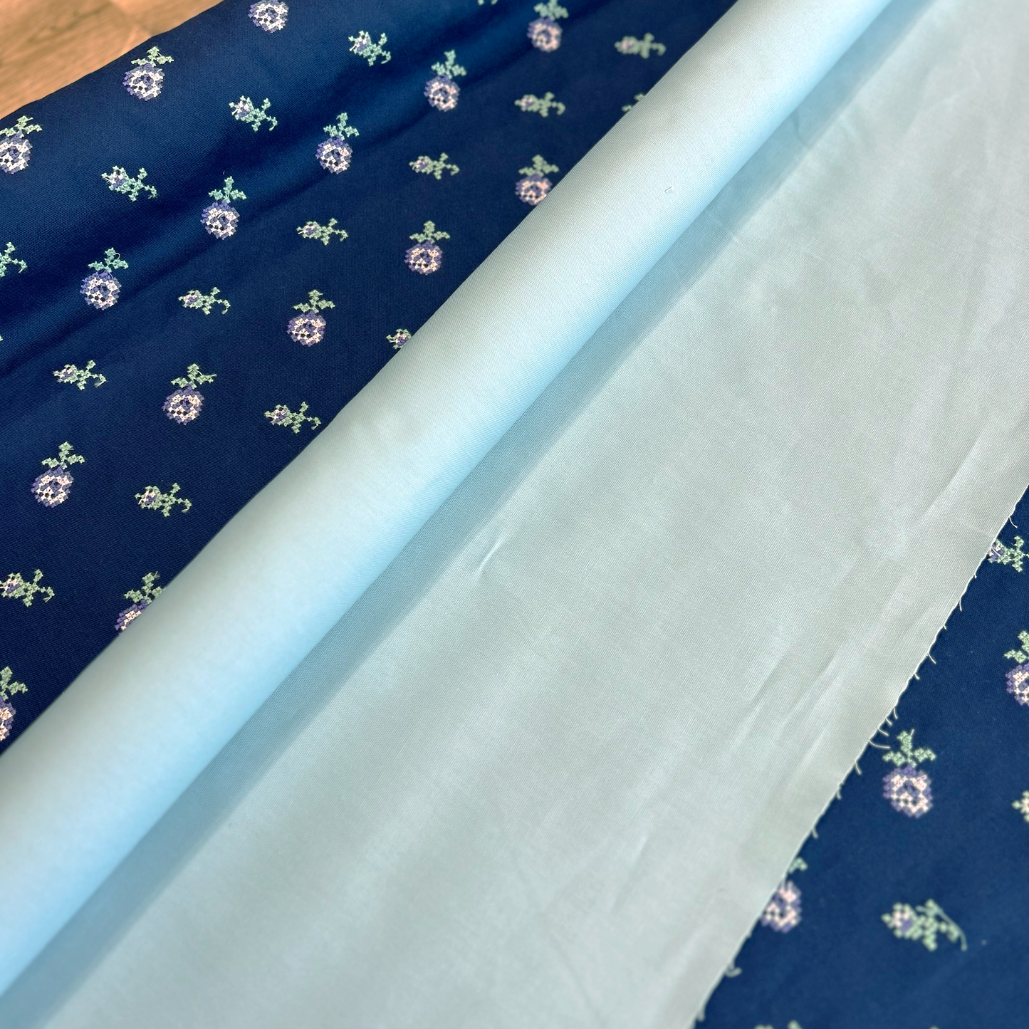 クロスステッチのお花刺繍オックス