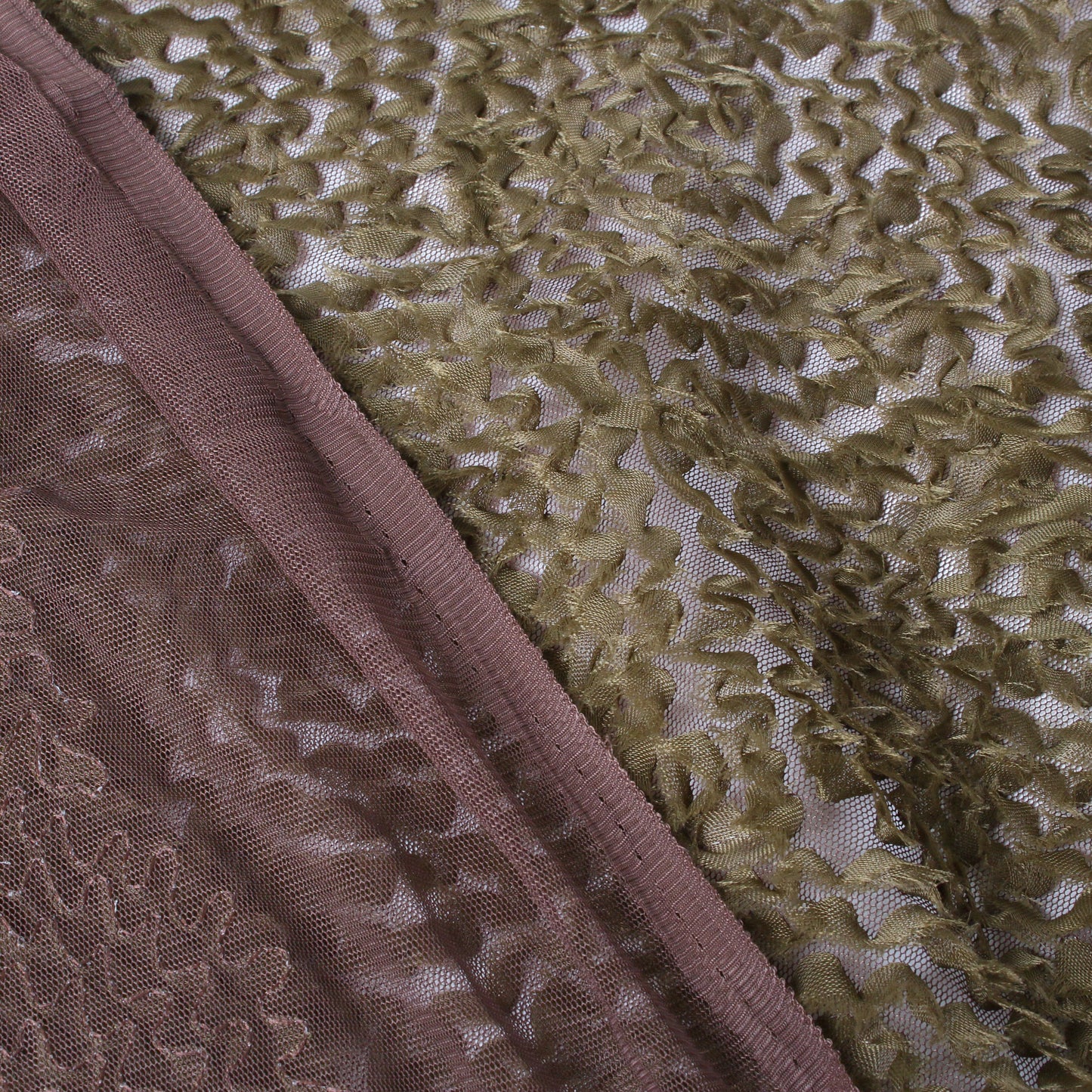 テープチュール刺繡