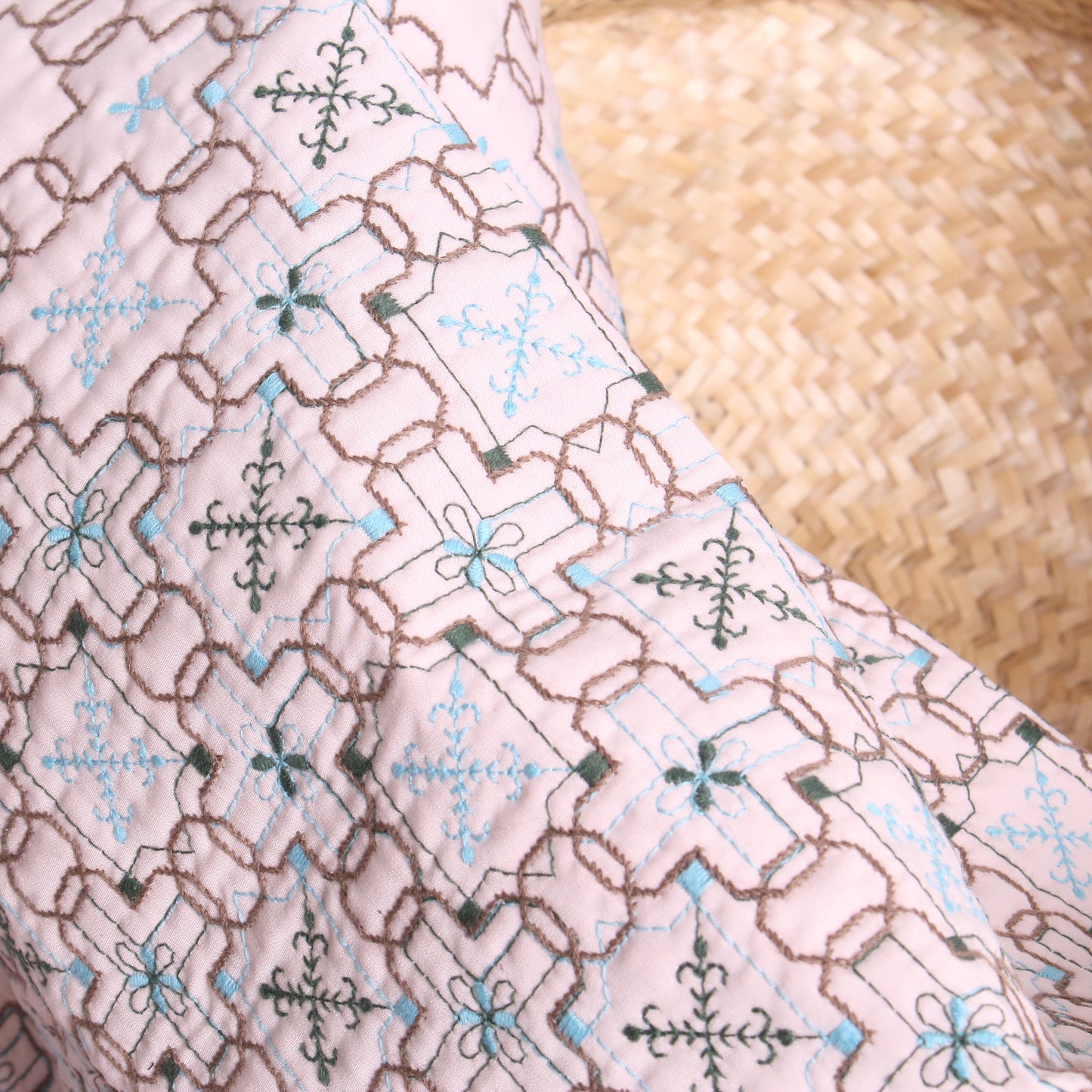 【Ambassador’s Choice】wall paper柄キルト刺繍