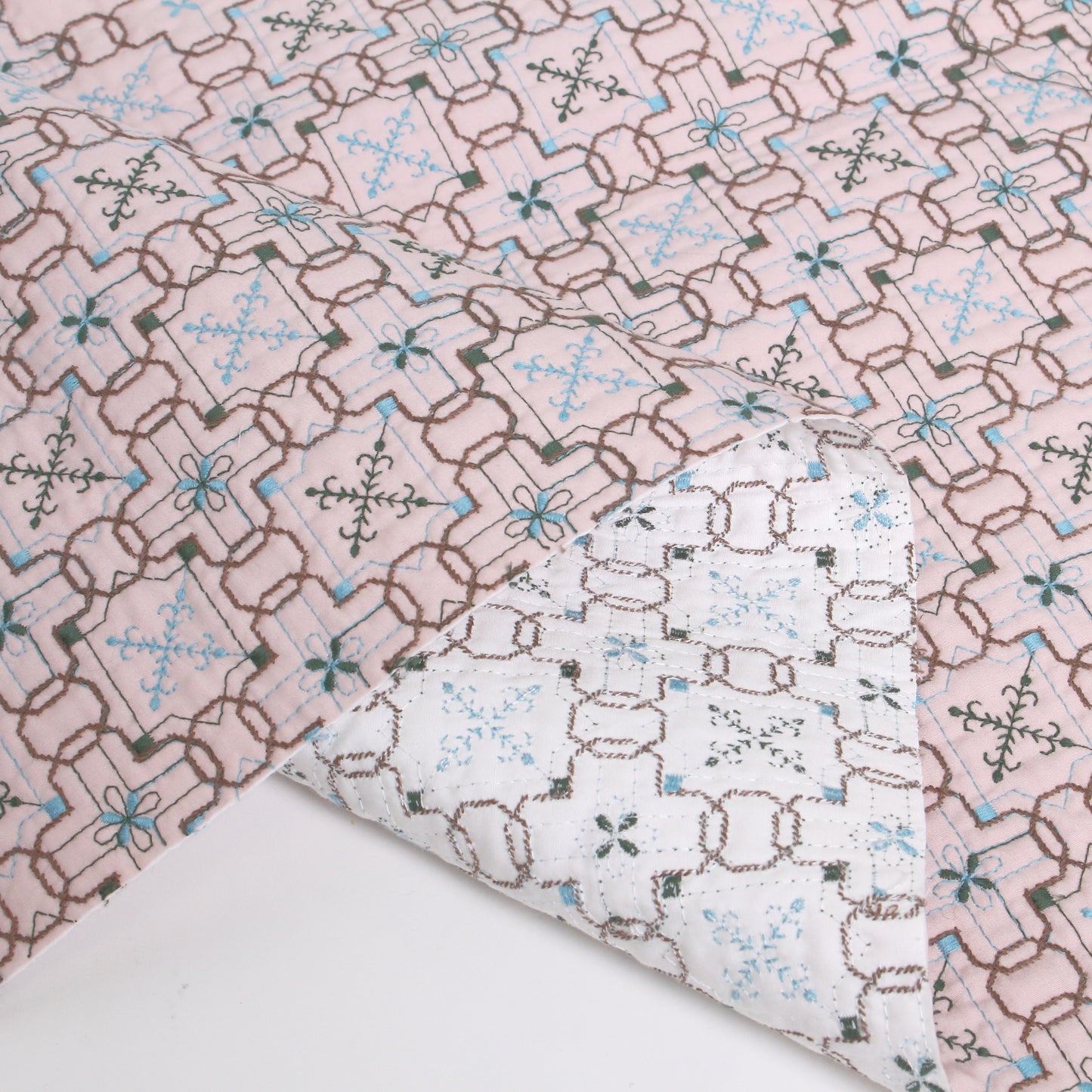 【Ambassador’s Choice】wall paper柄キルト刺繍