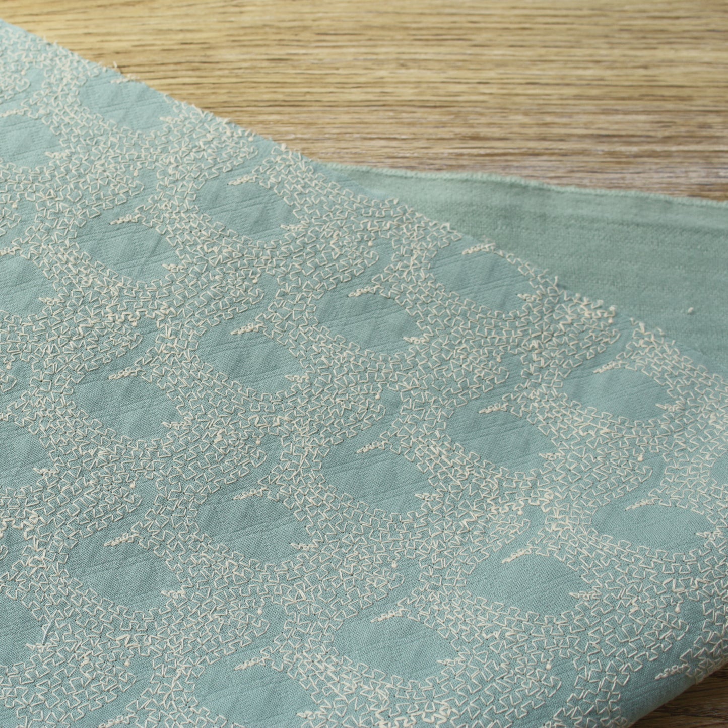 スワン刺繍　ー　キルトドビー