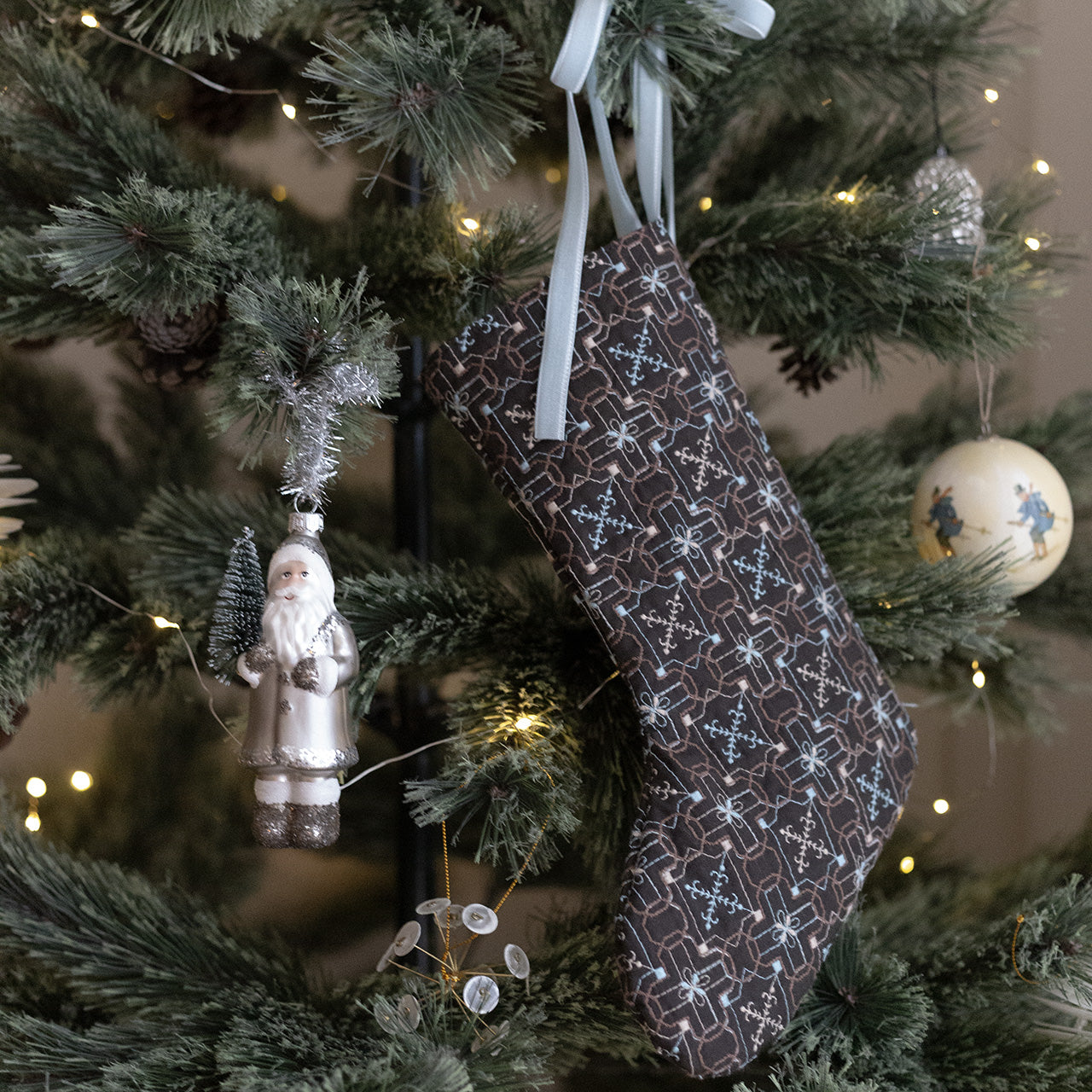 【Ambassador’s Choice】wall paper柄キルト刺繍