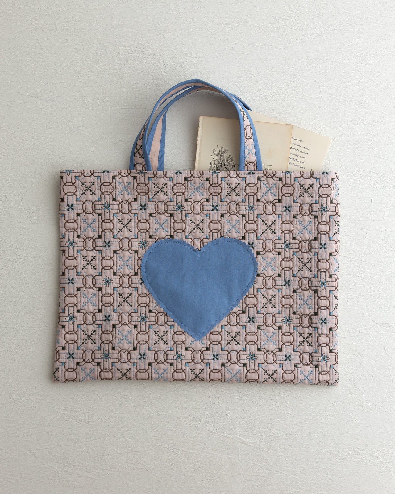 【Ambassador’s Choice】wall paper柄キルト刺繍