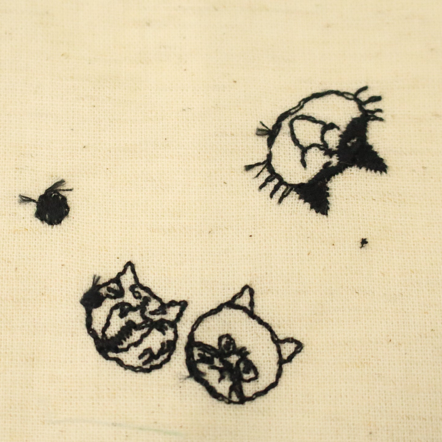 ねこ玉刺繍
