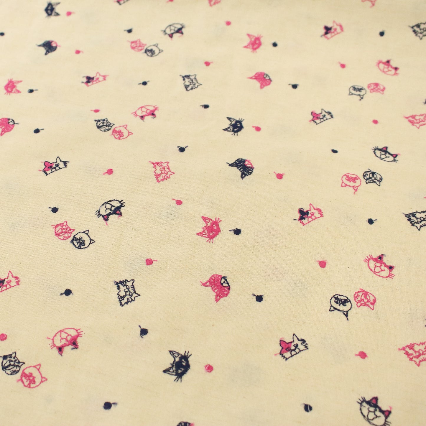 ねこ玉刺繍