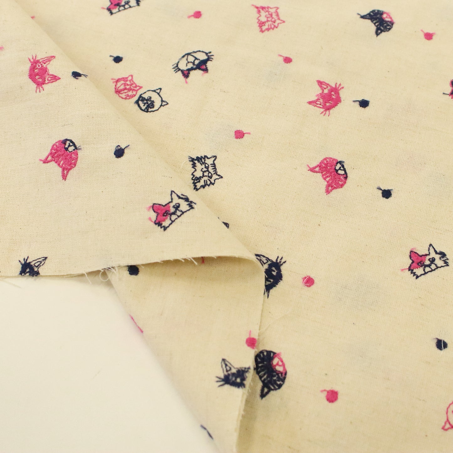 ねこ玉刺繍
